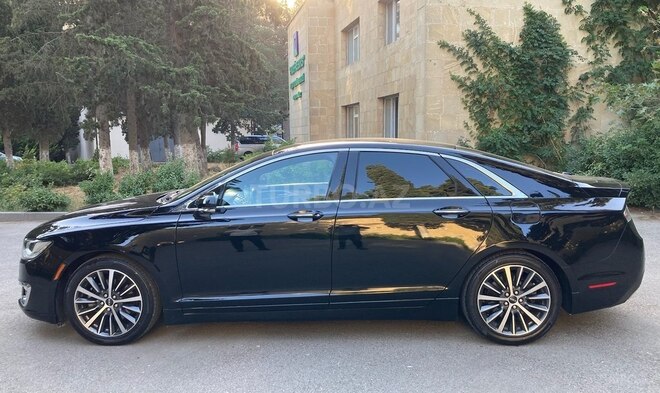 Lincoln MKZ-8