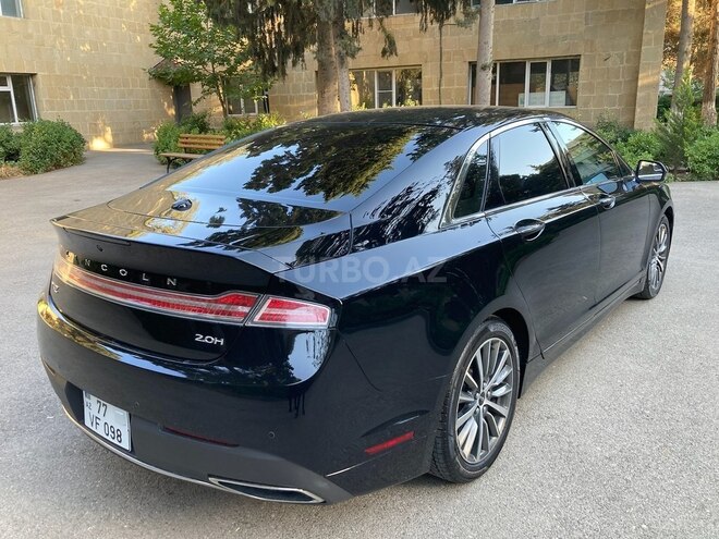 Lincoln MKZ-10