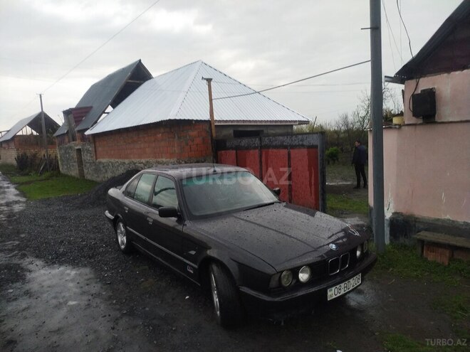 BMW 520 1992, 58,000 km - 2.5 l - Zaqatala