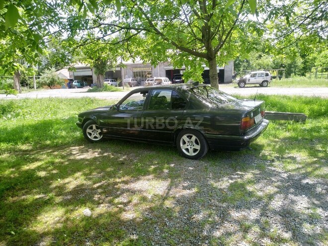 BMW 520 1992, 58,000 km - 2.5 l - Zaqatala