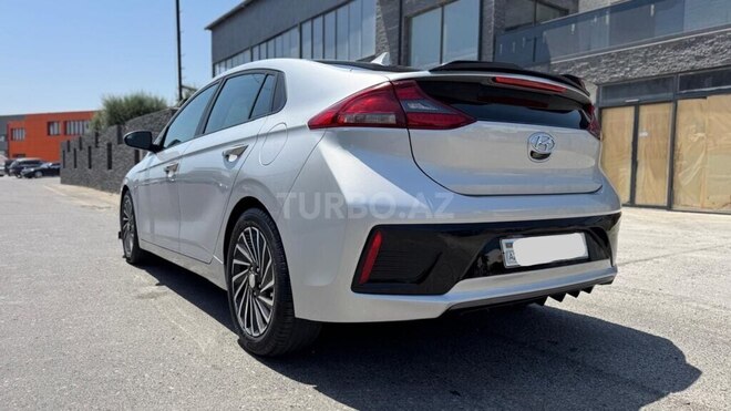Hyundai IONIQ-2