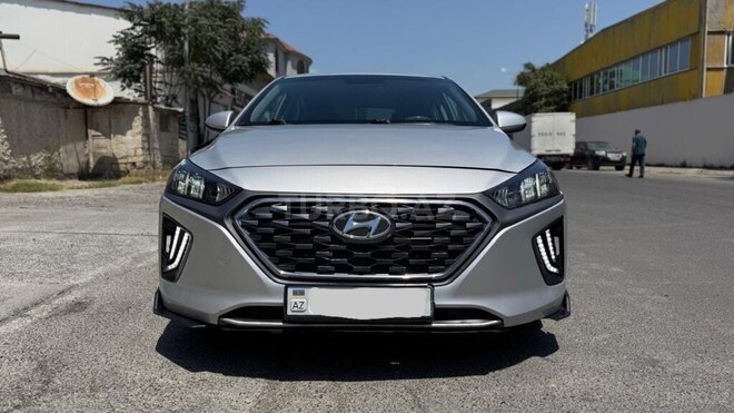 Hyundai IONIQ-1