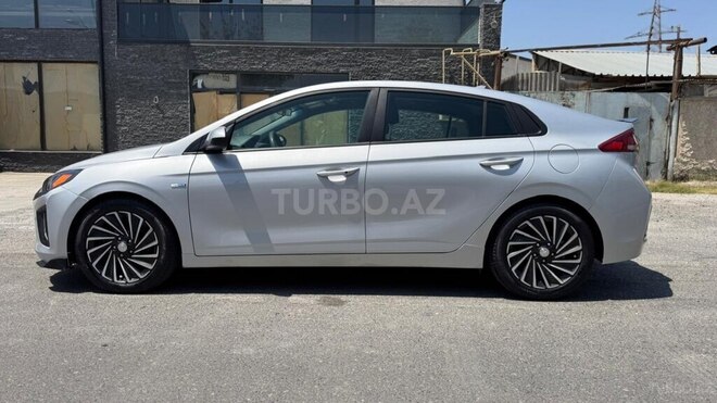 Hyundai IONIQ-10