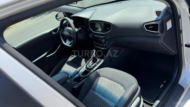 Hyundai IONIQ-13