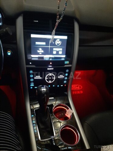 Ford Edge-18