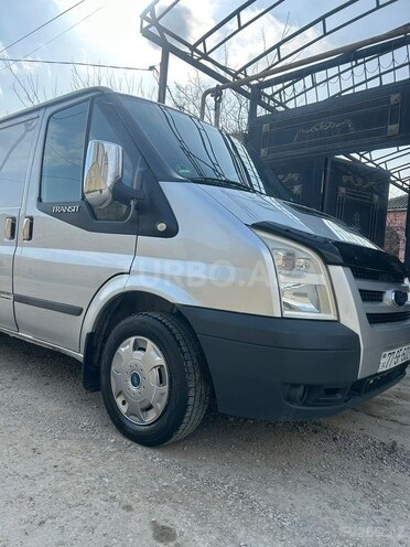 Ford Transit-4