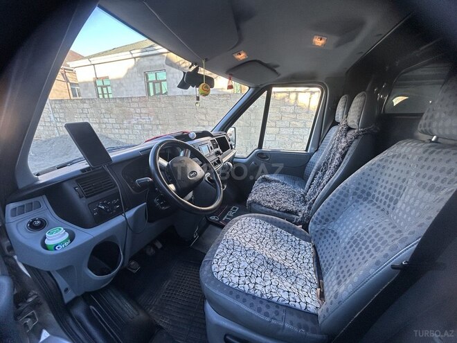 Ford Transit-6