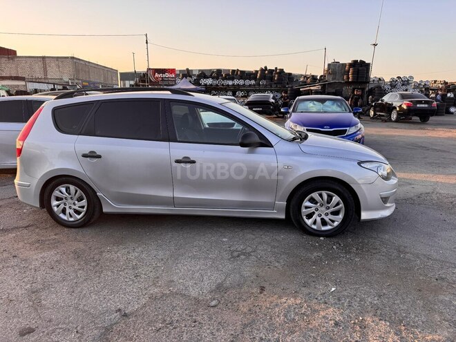 Hyundai i30 2010, 330,000 km - 1.6 л - Bakı