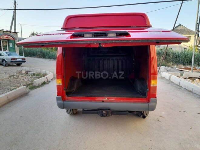 Ford Transit-12
