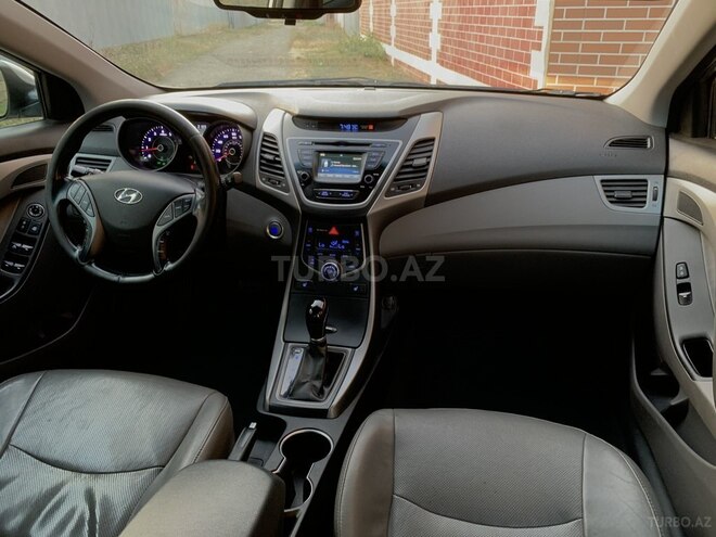 Hyundai Elantra 2015, 176,000 km - 1.8 l - Masallı