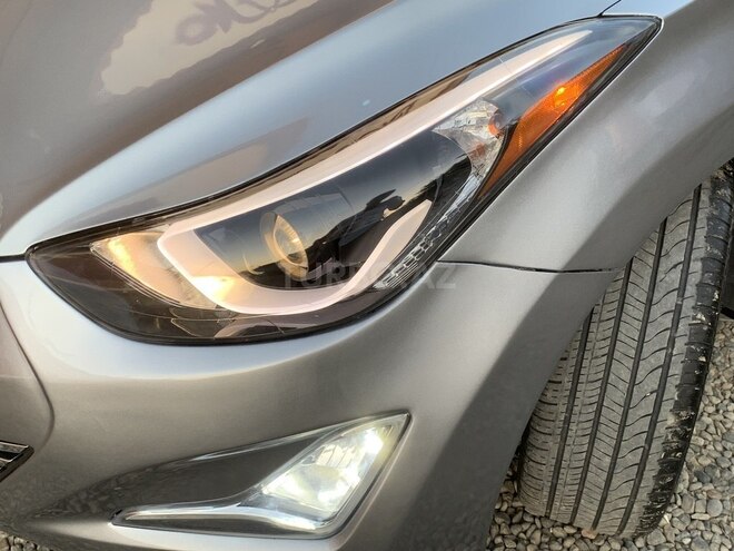 Hyundai Elantra 2015, 176,000 km - 1.8 l - Masallı