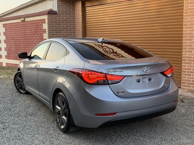 Hyundai Elantra 2015, 176,000 km - 1.8 l - Masallı