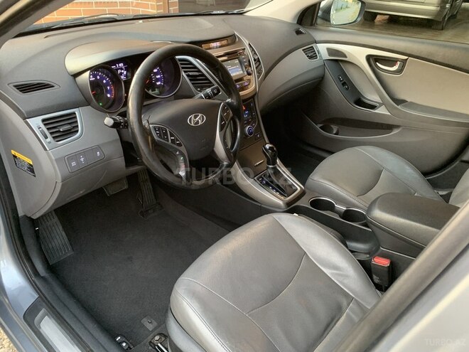 Hyundai Elantra 2015, 176,000 km - 1.8 l - Masallı
