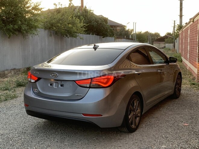 Hyundai Elantra 2015, 176,000 km - 1.8 l - Masallı