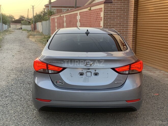 Hyundai Elantra 2015, 176,000 km - 1.8 l - Masallı