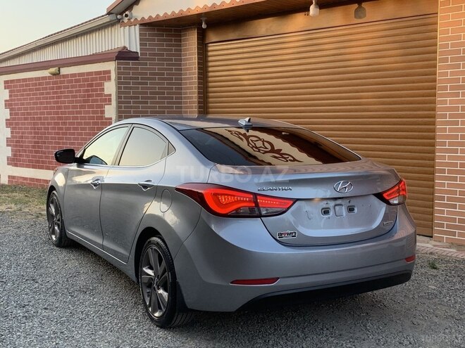 Hyundai Elantra 2015, 176,000 km - 1.8 l - Masallı