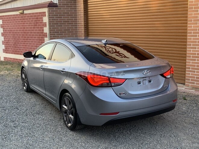 Hyundai Elantra 2015, 176,000 km - 1.8 l - Masallı