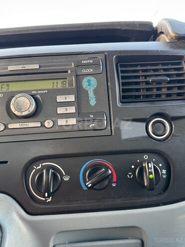 Ford Transit-13