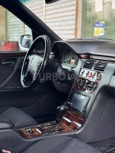Mercedes E 240 2000, 362,000 km - 2.4 l - Saatlı