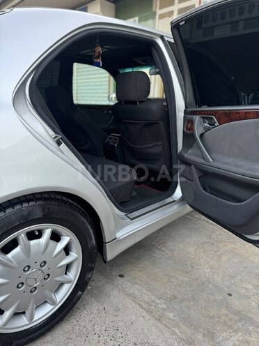 Mercedes E 240 2000, 362,000 km - 2.4 l - Saatlı