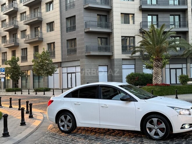 Chevrolet Cruze-12
