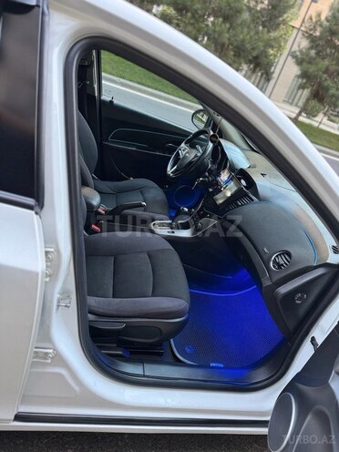 Chevrolet Cruze-14