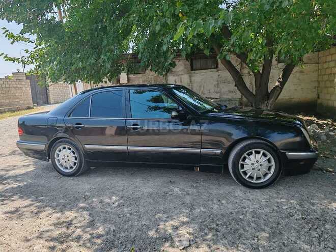 Mercedes E 240 2000, 370,000 km - 2.4 l - Bərdə