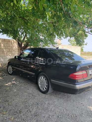 Mercedes E 240 2000, 370,000 km - 2.4 l - Bərdə
