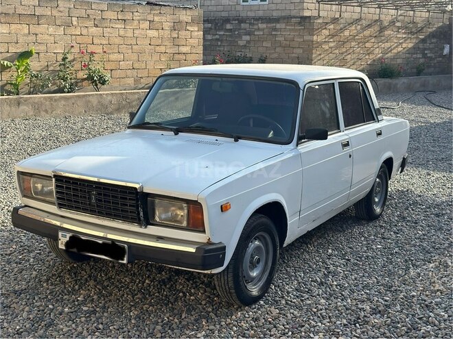 LADA (VAZ) 2107 2008, 211,000 km - 1.6 l - Salyan