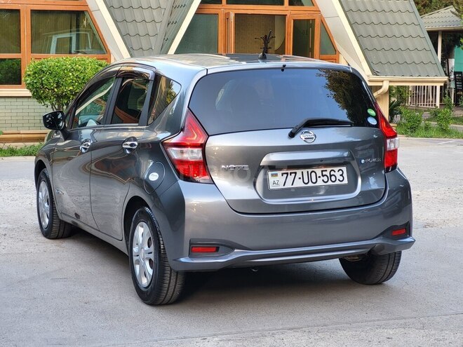 Nissan Note-7