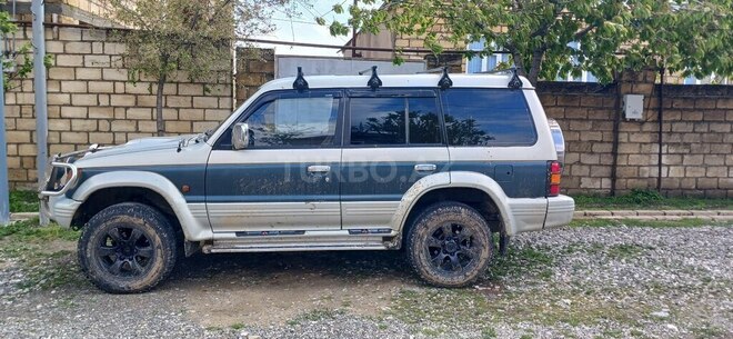 Mitsubishi Pajero 1996, 240,000 km - 2.8 l - Quba