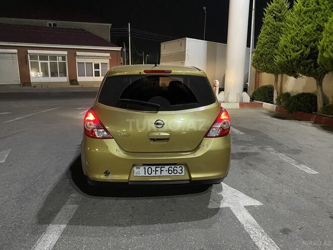 Nissan Tiida-4
