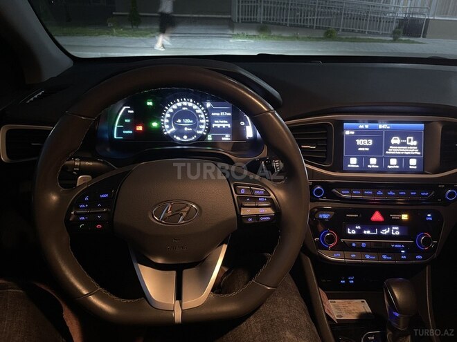 Hyundai IONIQ-14