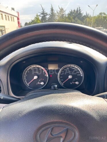 Hyundai Accent-7