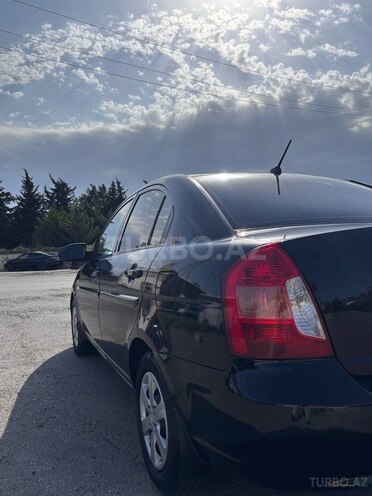 Hyundai Accent-4