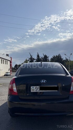 Hyundai Accent-11
