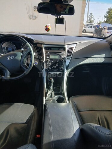 Hyundai Sonata-4