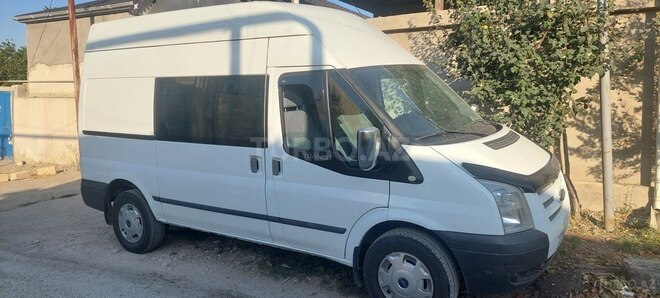 Ford Transit-16