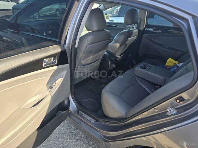 Hyundai Sonata-11