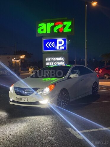 Hyundai Sonata-5