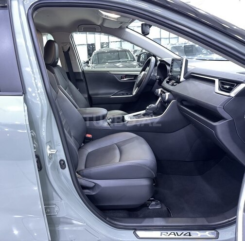 Toyota RAV4-12