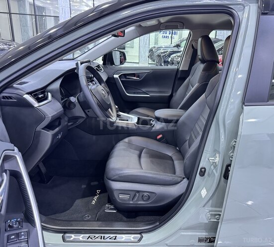 Toyota RAV4-11