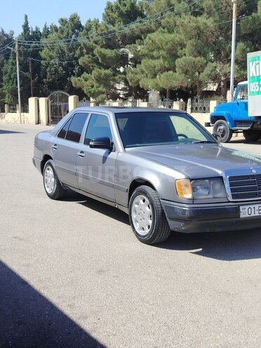 Mercedes E 200 1993, 320,000 km - 2.0 l - Bakı