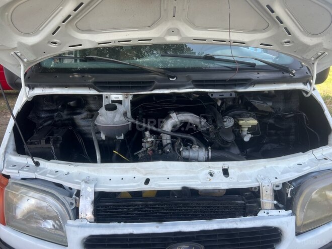 Ford Transit-8
