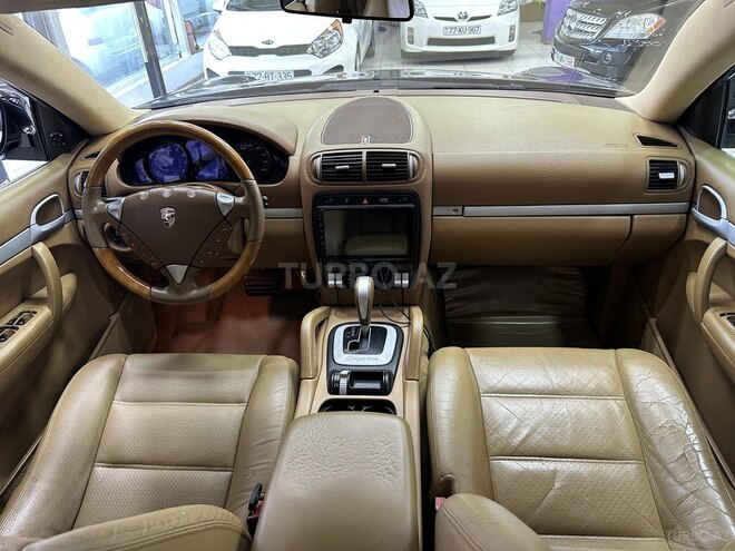 Porsche Cayenne-11