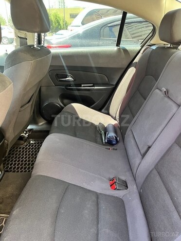 Chevrolet Cruze-13
