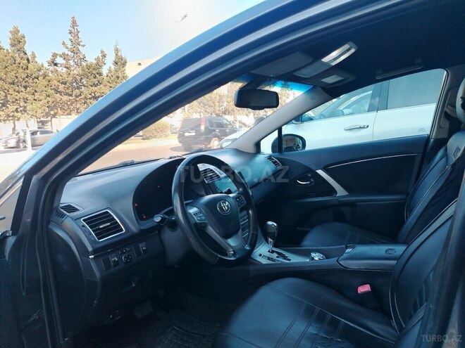 Toyota Avensis-7