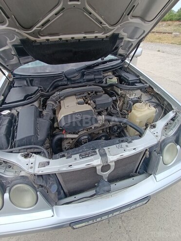 Mercedes E 230 1997, 203,000 km - 2.3 л - Bakı
