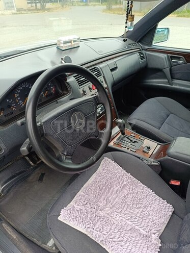 Mercedes E 230 1997, 203,000 km - 2.3 л - Bakı