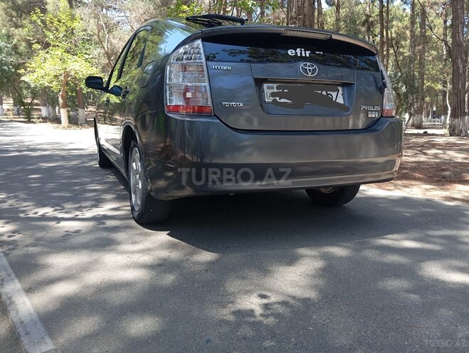 Toyota Prius-4